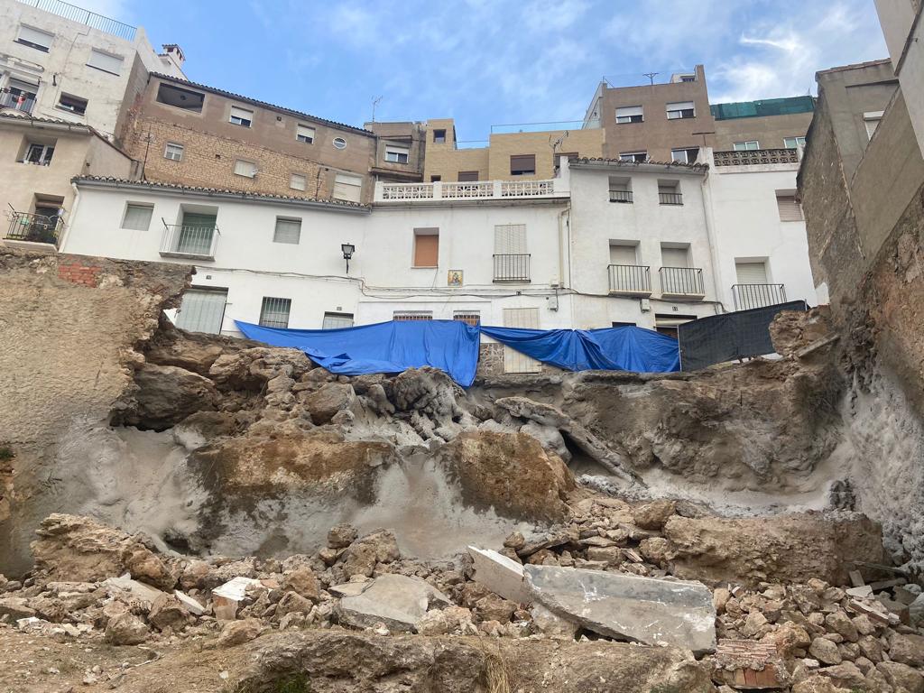 Reconstrucción del muro de la calle Moratin 